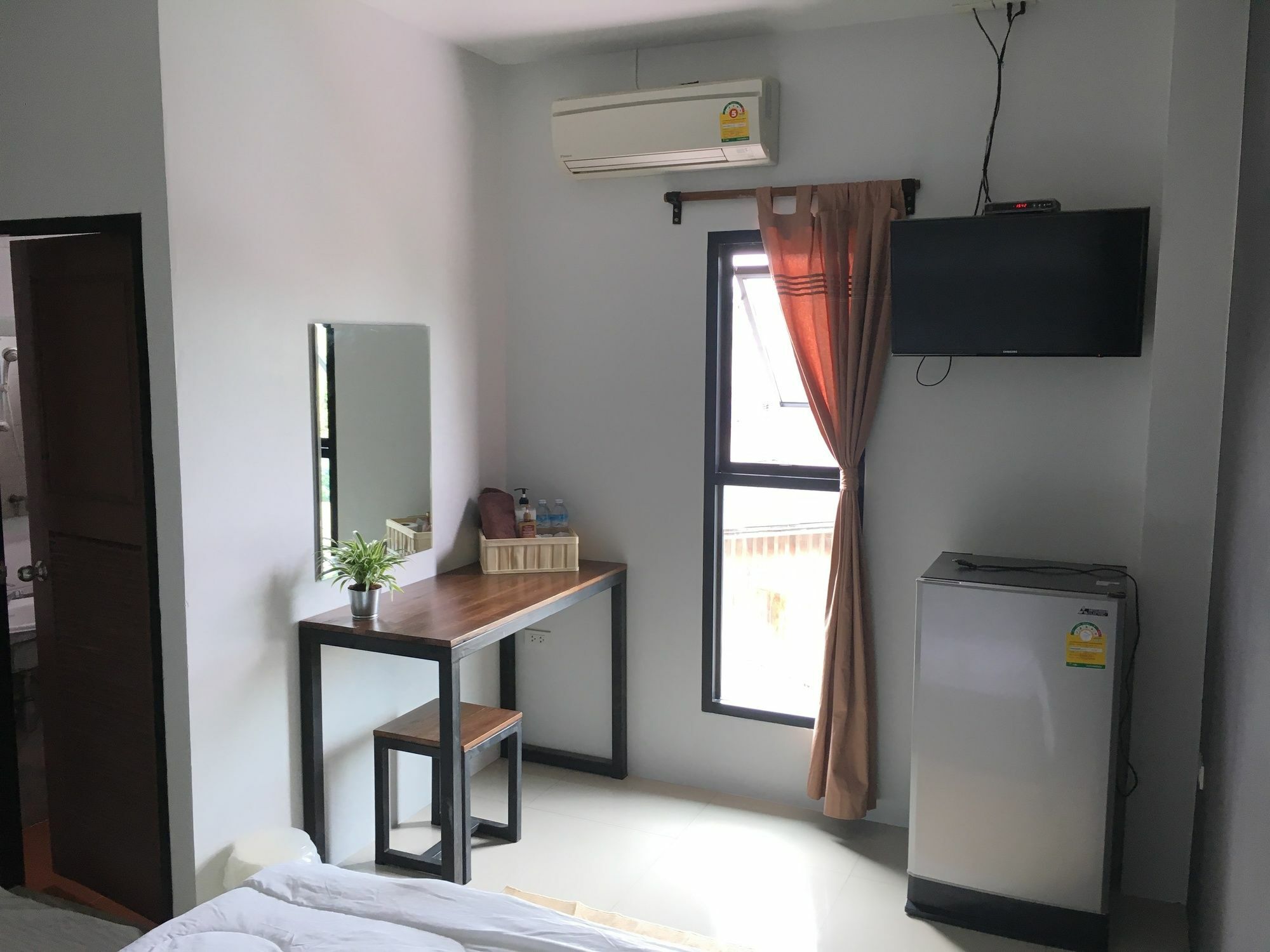 The Room Apartment Сураттхани Экстерьер фото